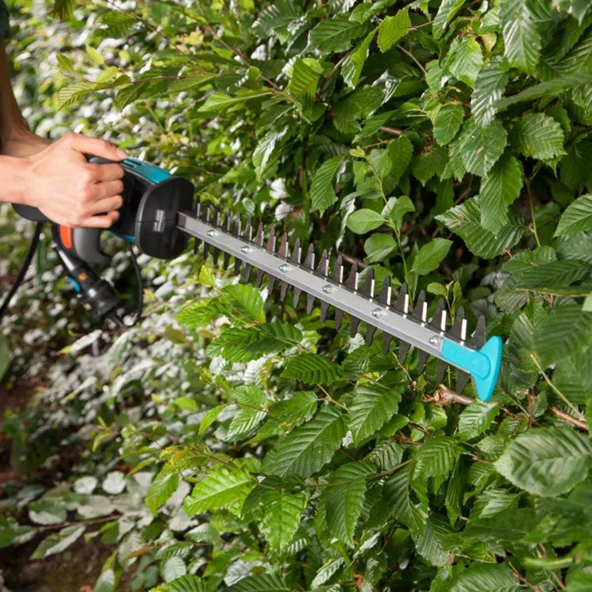 GARDENA - EasyCut 420/45 - Heggenschaar (gemotoriseerd) - Meslengte 45cm - Tandmes Opening 18mm - Afbeelding 7