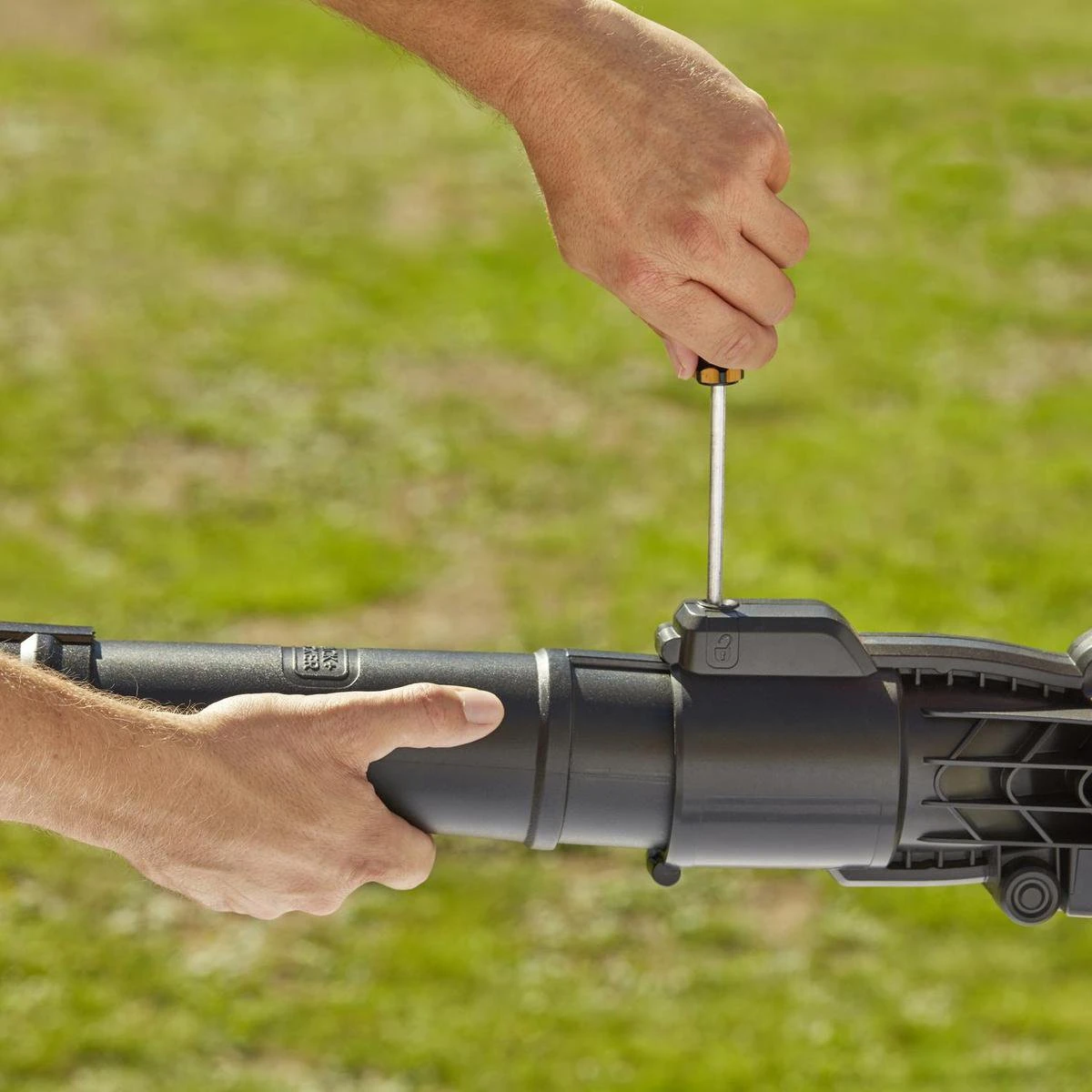 Black & Decker BLACK+DECKER BEBLV301 Bladblazer - Blaas En Zuigfunctie - Rugzak Als Opvangzak - Afbeelding 6