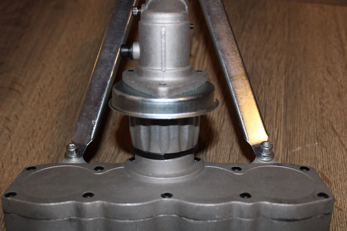 Bosmaaier Schoffel - Schoffel Bosmaaier - Schoffelmachine - Frees - Grondfrees - Tuin - Onkruid - Wieden - Tuinieren - Hovenier - Frezen - Tuinfrees - Moestuin - Schoffelen - Stihl - Husqvarna - Dolmar - Makita - Ferm - Bosmaaierschoffel - Afbeelding 2