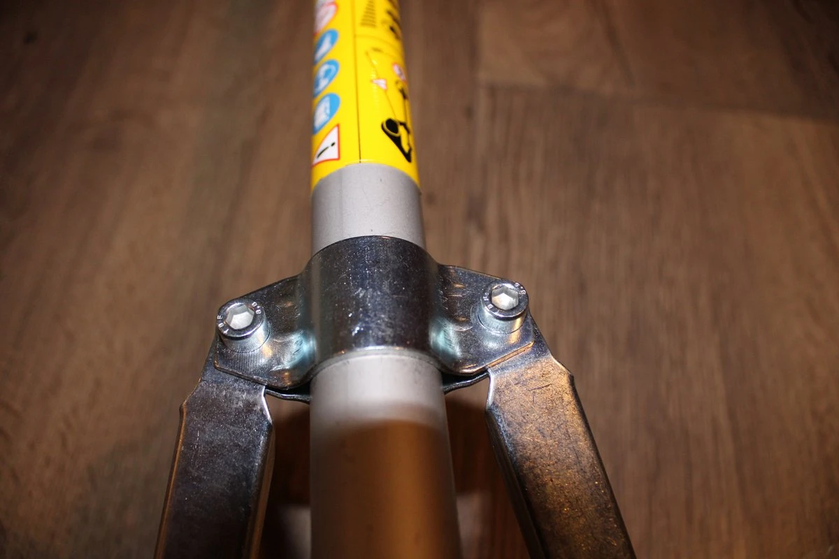 Bosmaaier Schoffel - Schoffel Bosmaaier - Schoffelmachine - Frees - Grondfrees - Tuin - Onkruid - Wieden - Tuinieren - Hovenier - Frezen - Tuinfrees - Moestuin - Schoffelen - Stihl - Husqvarna - Dolmar - Makita - Ferm - Bosmaaierschoffel - Afbeelding 4