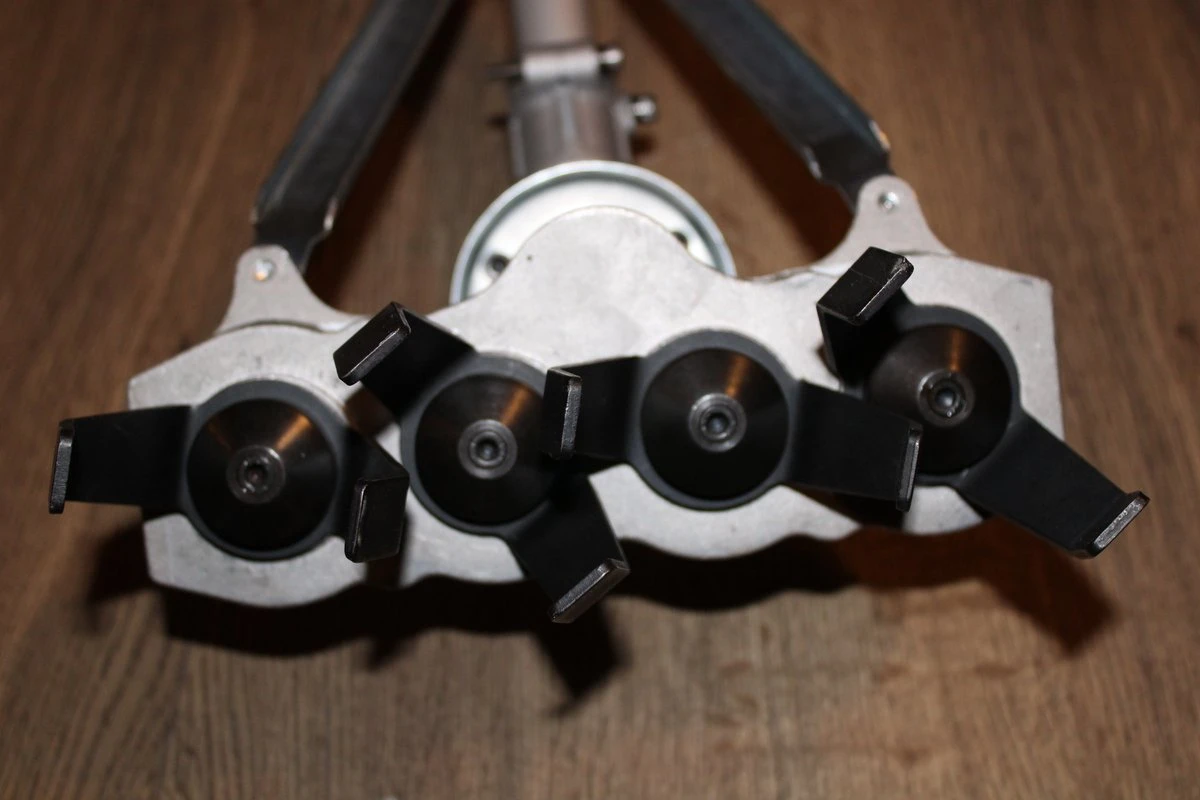 Bosmaaier Schoffel - Schoffel Bosmaaier - Schoffelmachine - Frees - Grondfrees - Tuin - Onkruid - Wieden - Tuinieren - Hovenier - Frezen - Tuinfrees - Moestuin - Schoffelen - Stihl - Husqvarna - Dolmar - Makita - Ferm - Bosmaaierschoffel - Afbeelding 5